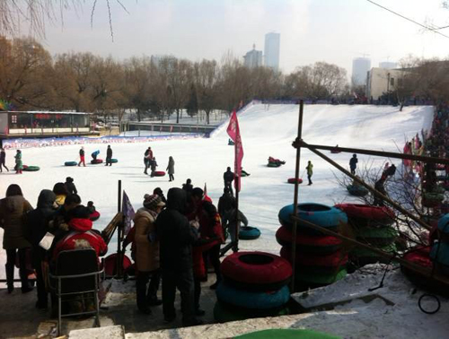 沈阳雪上嘉年华正式开幕，河北迪特加油助威